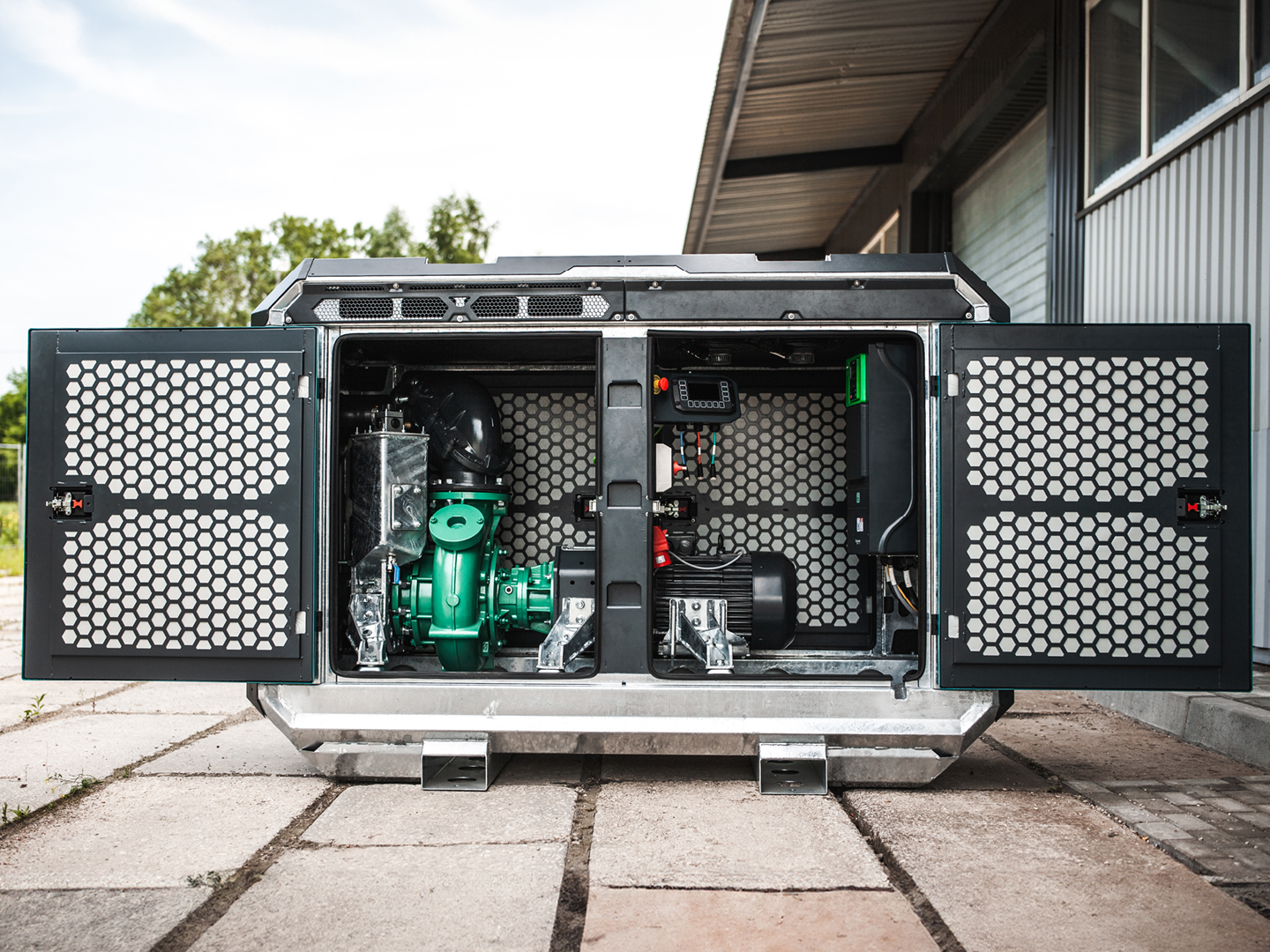 Aeonpump Raptor 6E productfoto deuren open buiten